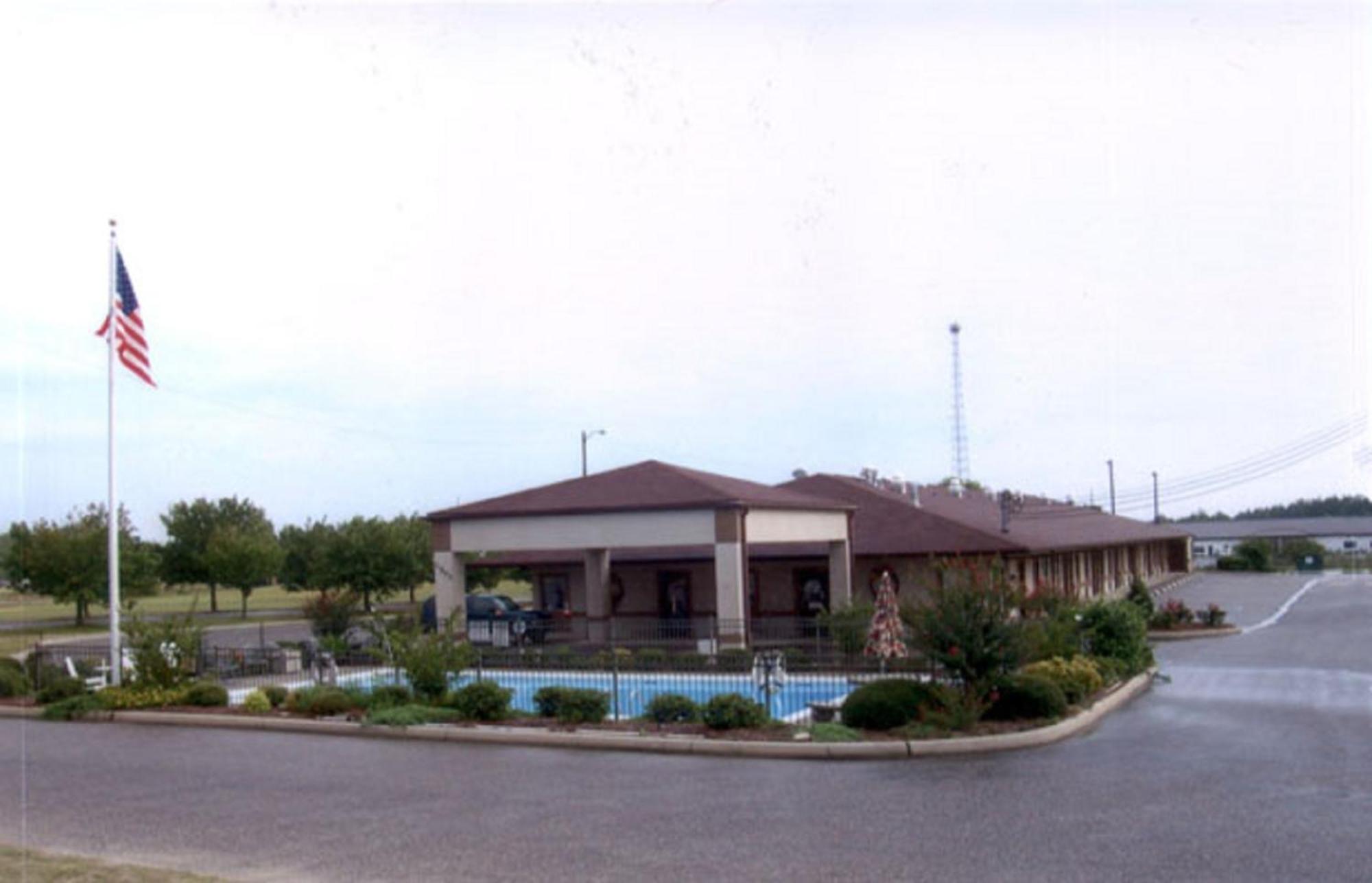 Briarwood Inn Of Geneva מראה חיצוני תמונה