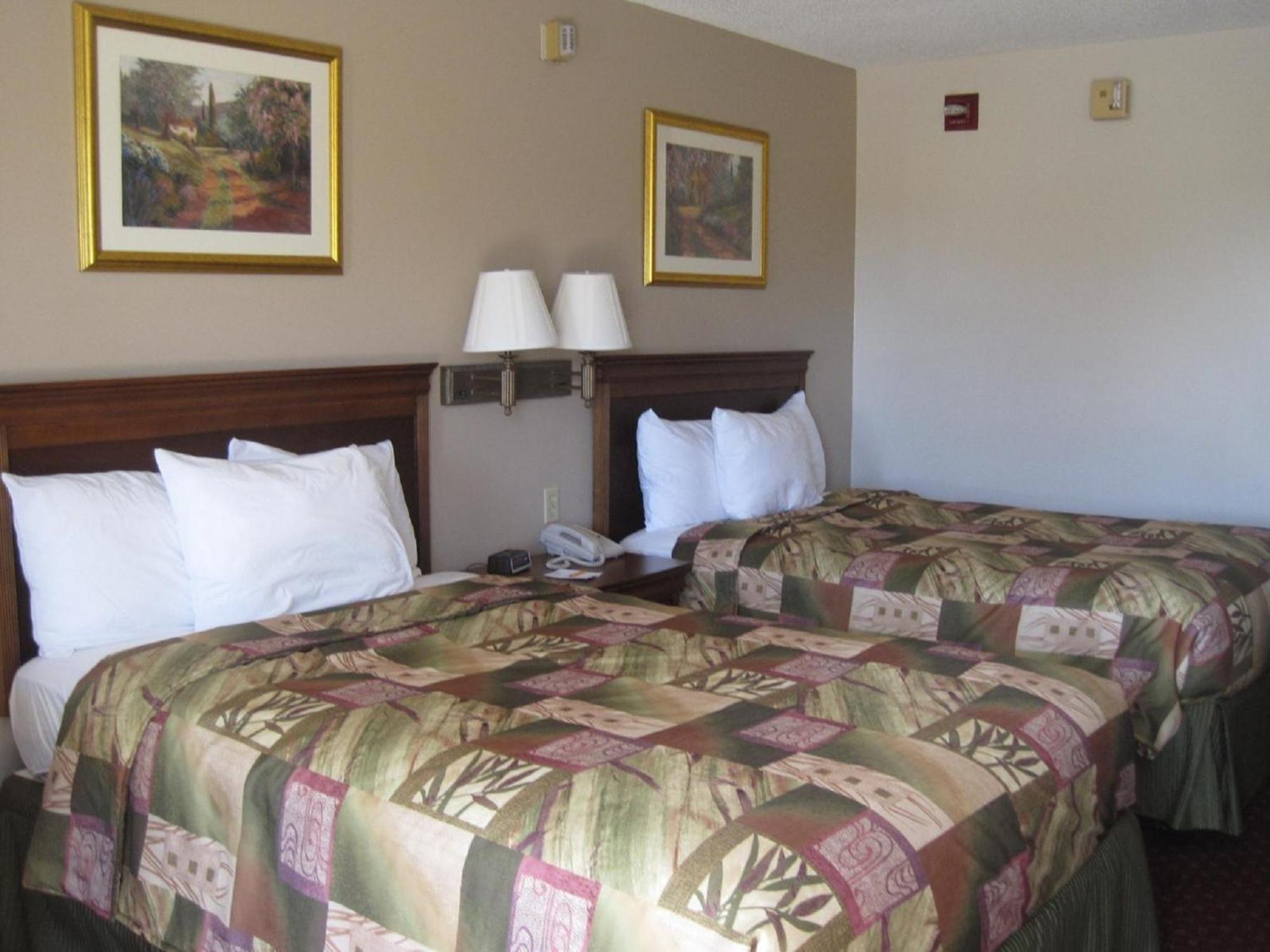 Briarwood Inn Of Geneva מראה חיצוני תמונה