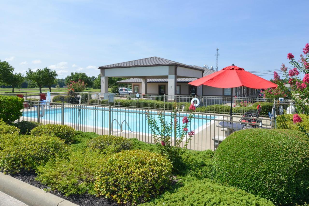 Briarwood Inn Of Geneva מראה חיצוני תמונה