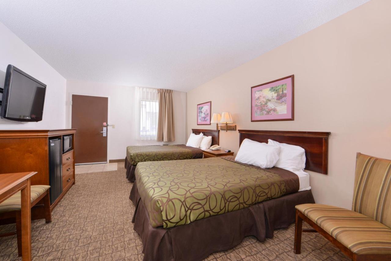 Briarwood Inn Of Geneva מראה חיצוני תמונה