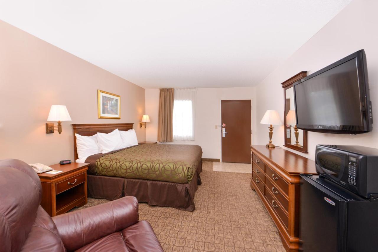 Briarwood Inn Of Geneva מראה חיצוני תמונה